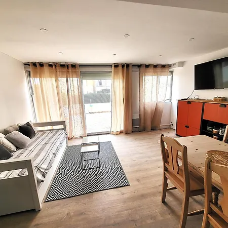 Le 108, 6-8 Couchages, Au Rez De Chaussee Avec Grande Terrasse, A 40m De La *